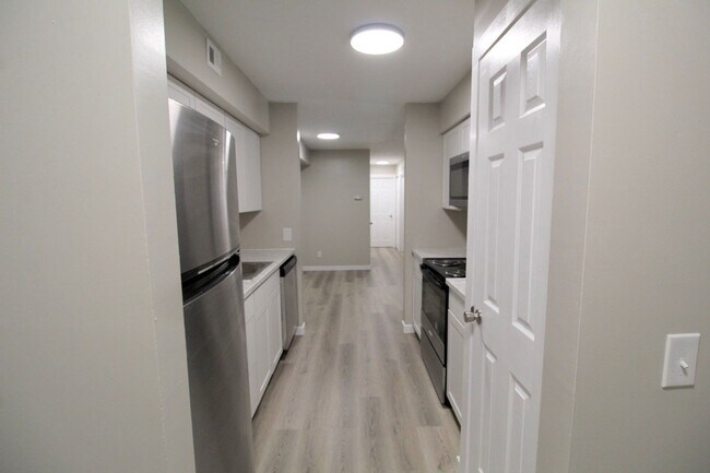 Building Photo - Stunning Fully Remodeled 3BR Condo at Madison Manor – Available This July!