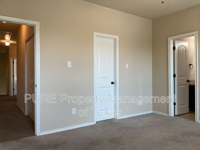 Building Photo - 215 N College St