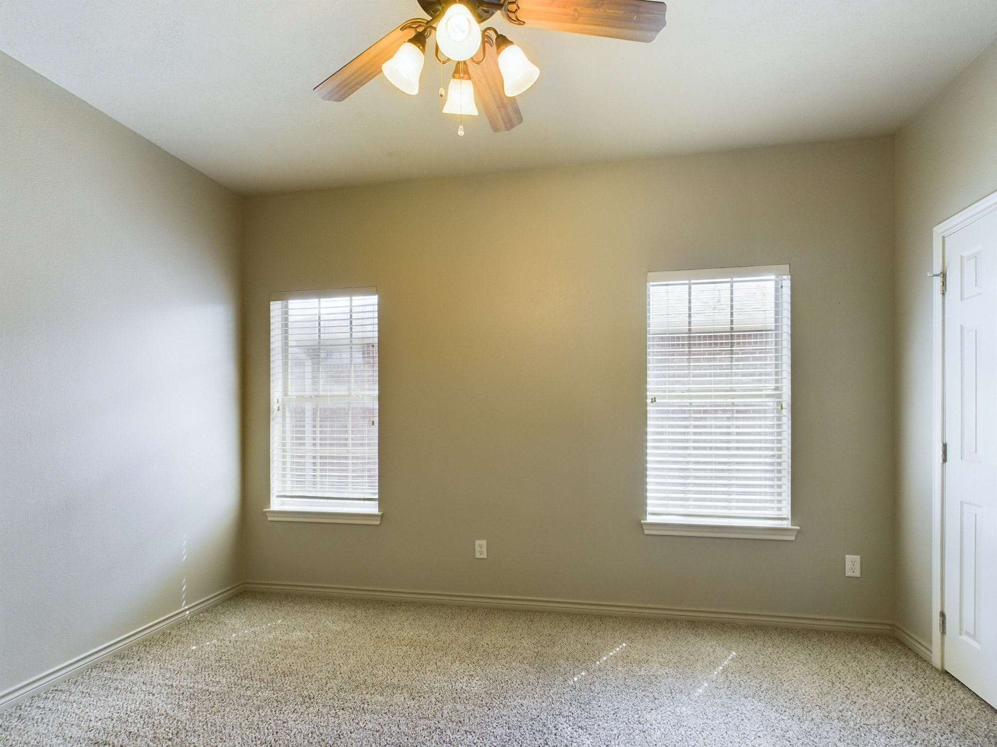 Building Photo - 422 Forest Dr Loop
