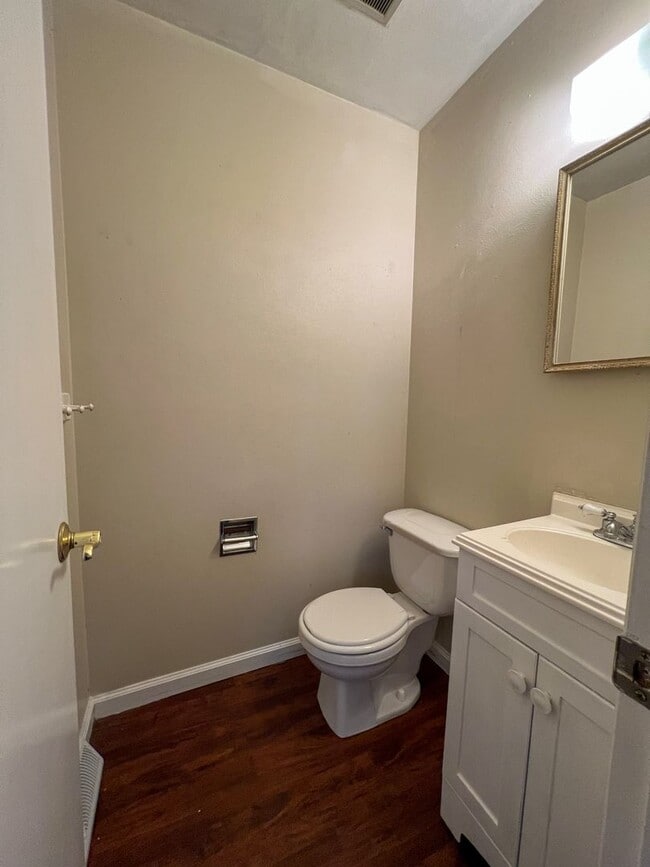 Building Photo - Redlands 3 bed 1.5 bath with yard