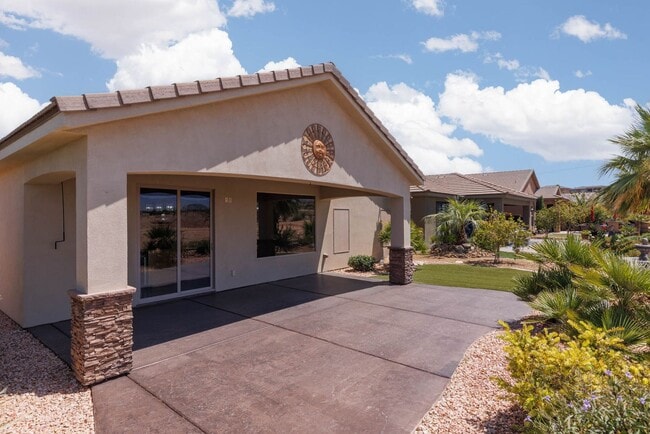 Building Photo - House in Gated Community with Views!