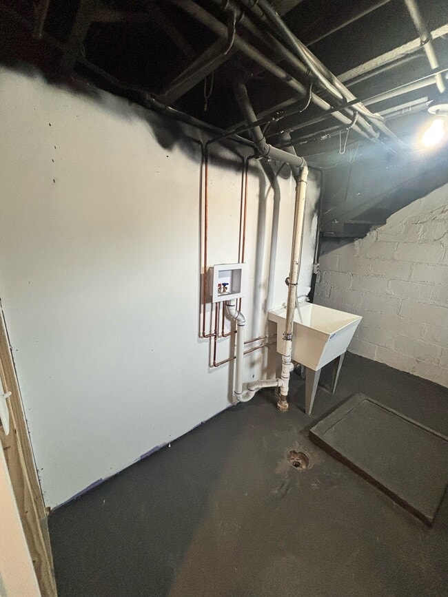 Building Photo - 5302 East Dr