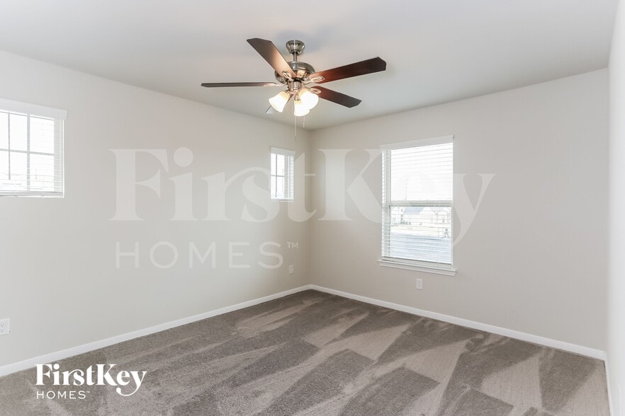 Building Photo - 7215 Victorville Dr
