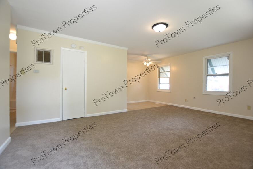 Building Photo - 121 Louis Rd