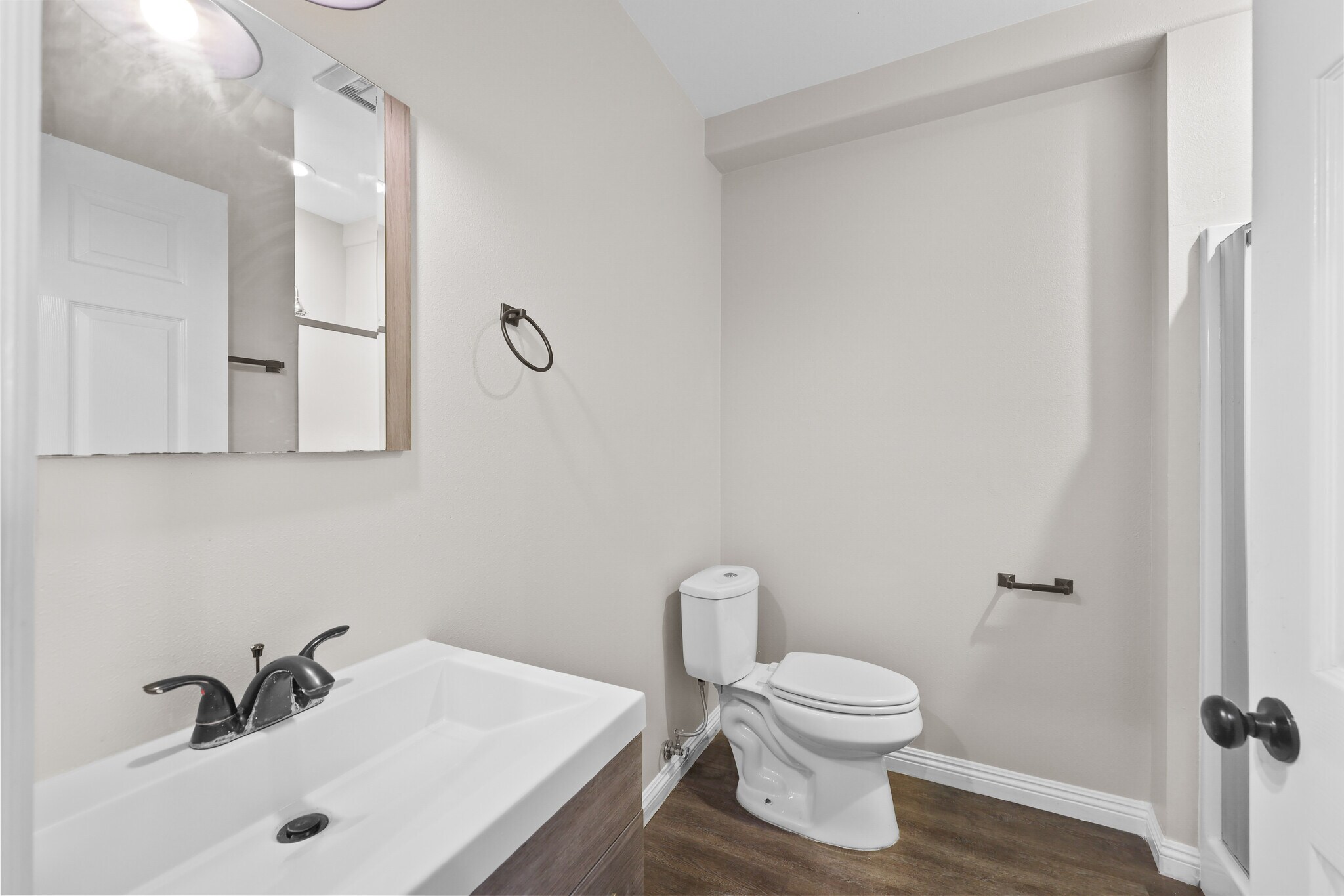 Building Photo - 1168 1/2 W 24th St