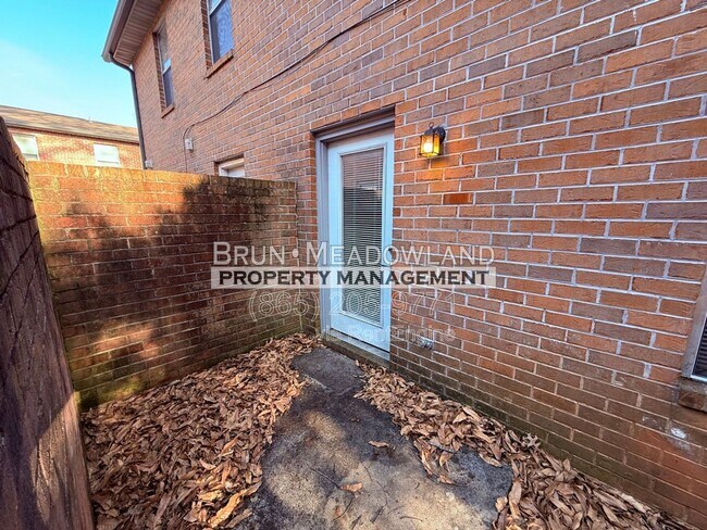 Building Photo - 1035 W Parkway Ave