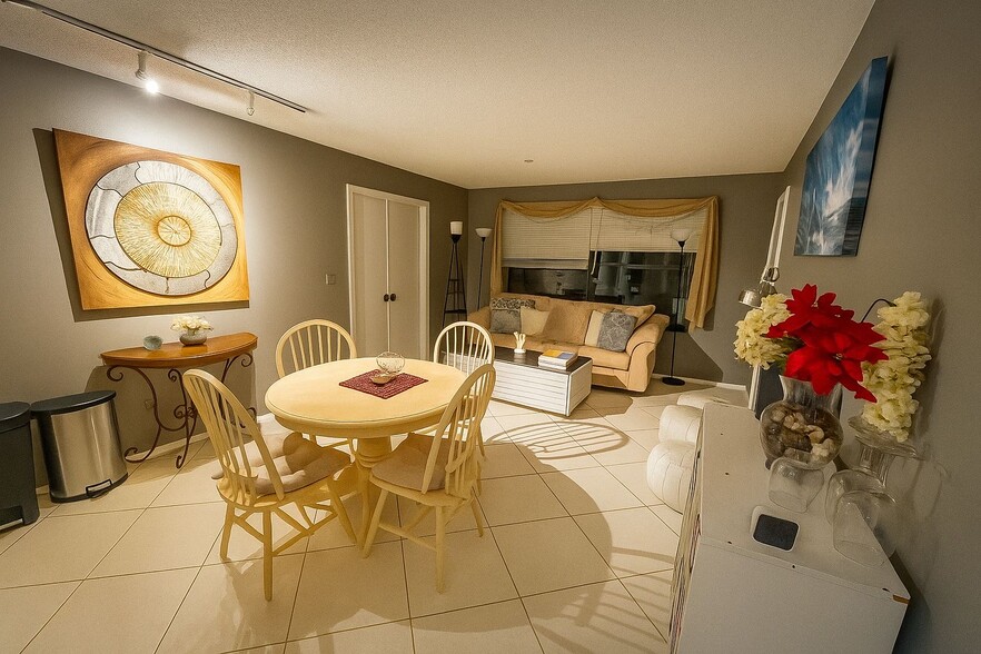 Primary Photo - 2305 N Congress Ave