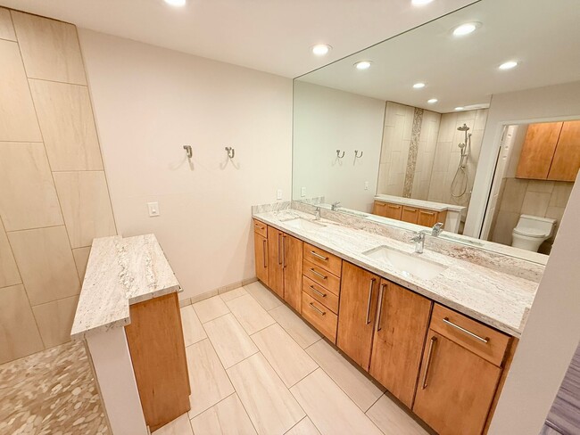 Building Photo - Beautifully Remodeled Condo in Saddlerock Estates