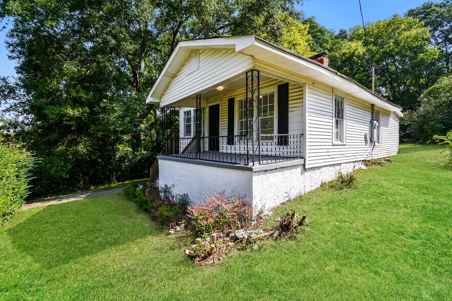 Building Photo - 907 47th Way S