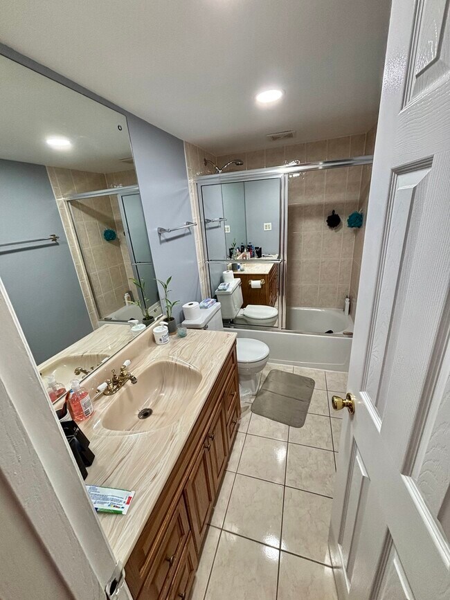 Building Photo - 450 Plum Creek Dr