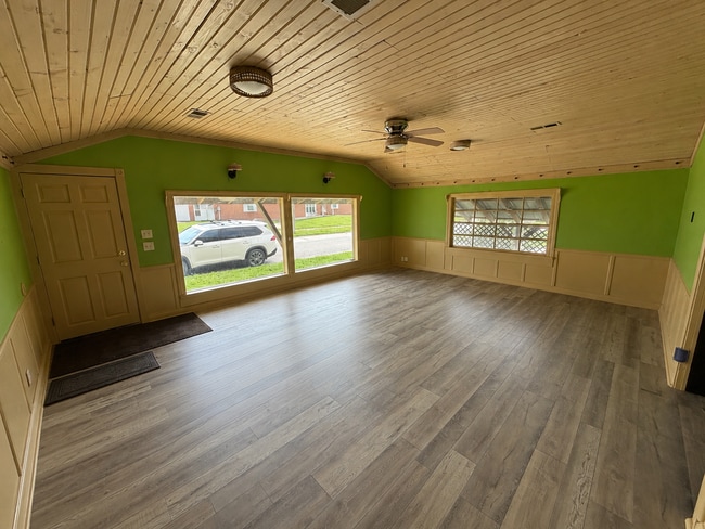 Building Photo - Character-Filled 2 Bedroom Home with Artistic Style