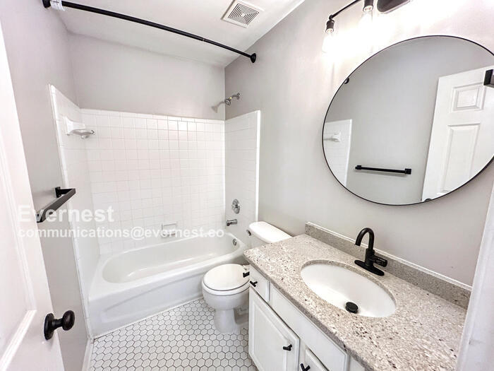 Building Photo - 2576 Alvecot Cir SE