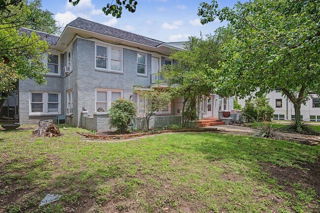 Building Photo - Spacious 2BR/2BA on the Bricks — Walk to Lucile's & the Cultural District