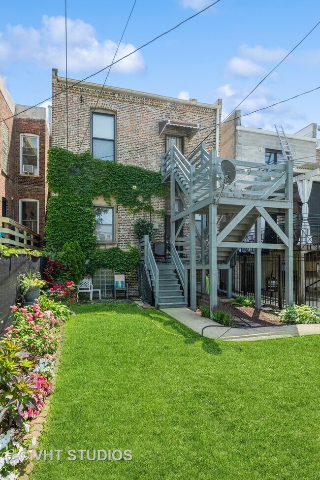 Building Photo - 3136 S Prairie Ave
