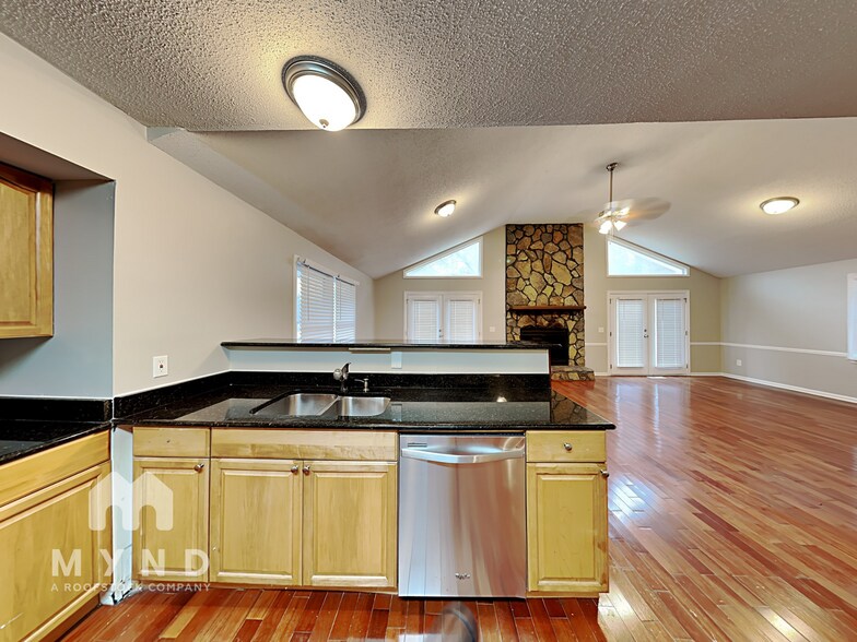 Building Photo - 13001 Lakeview Pkwy