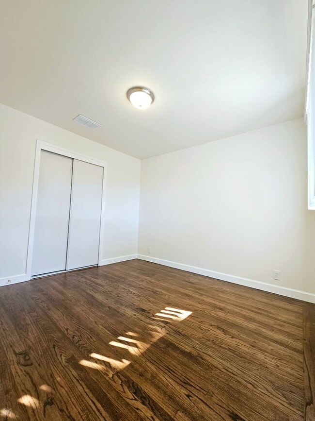 Building Photo - Remodeled 3-bed/2-bath Single Family Home ...