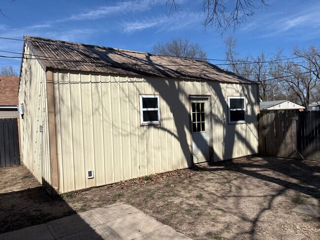 Building Photo - 507 S Third