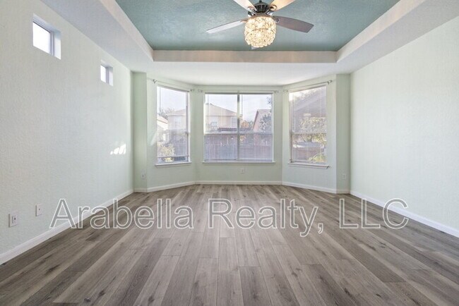 Building Photo - 208 Dove Run