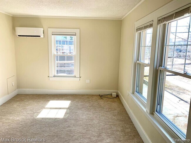 Building Photo - 156 N Worth St