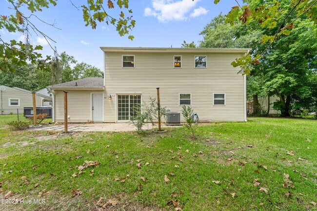 Building Photo - 121 Lance Ct