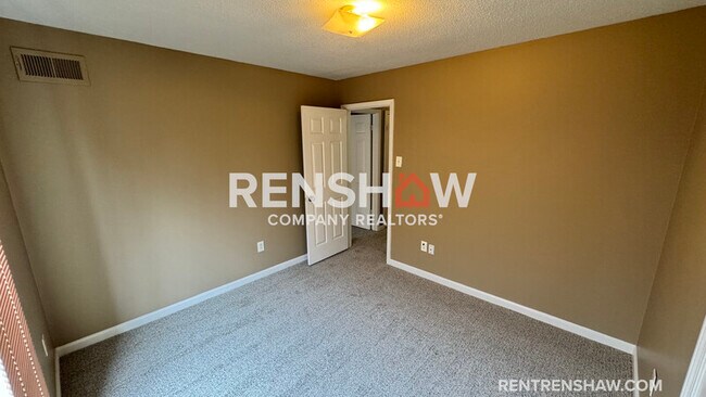 Building Photo - 5249 Kimbark Woods Dr