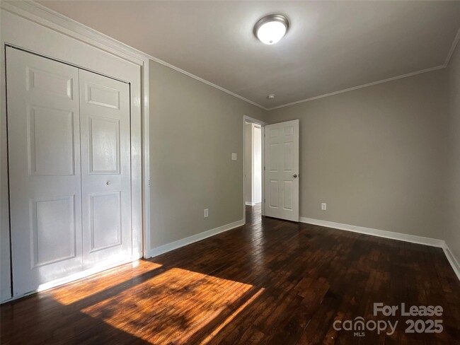 Building Photo - 2326 Chipola Dr