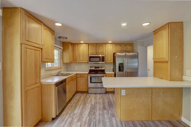 Building Photo - "Spacious 4-Bedroom Home in Denver with 2 Full Baths and Over 2000 sq ft!"