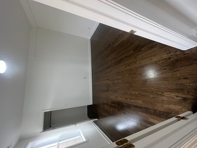 Building Photo - 7737 S Kingston Ave