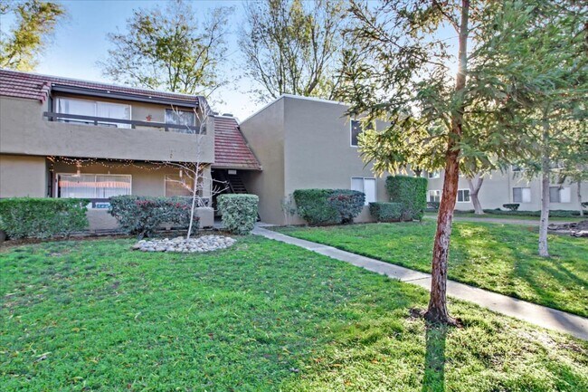 Building Photo - 280 Tradewinds Dr