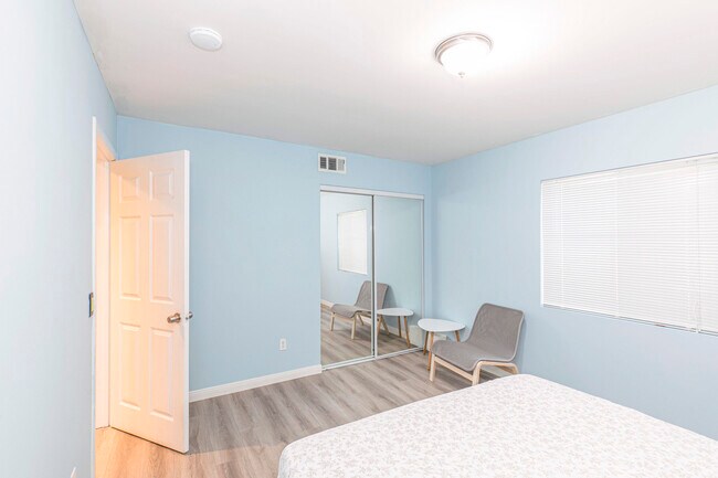 Building Photo - 18605 Valerio St