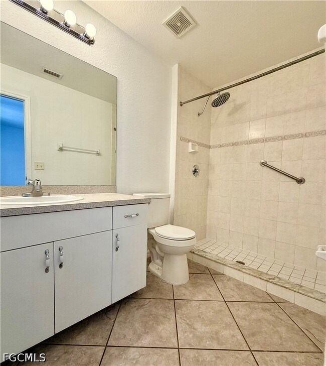 Building Photo - 109 NE 16th Pl