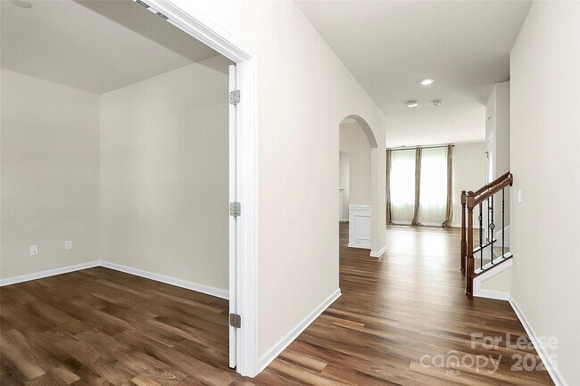 Building Photo - 16027 Harbor Hill Dr