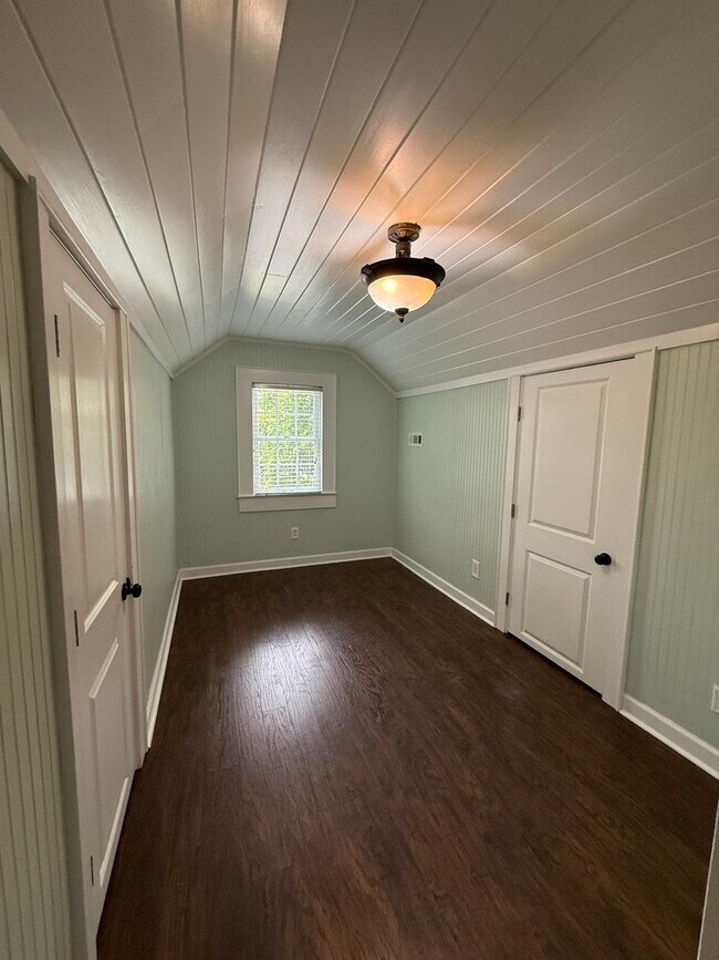 Building Photo - Gorgeous 4 Bed, 3 Bath Haymount Home