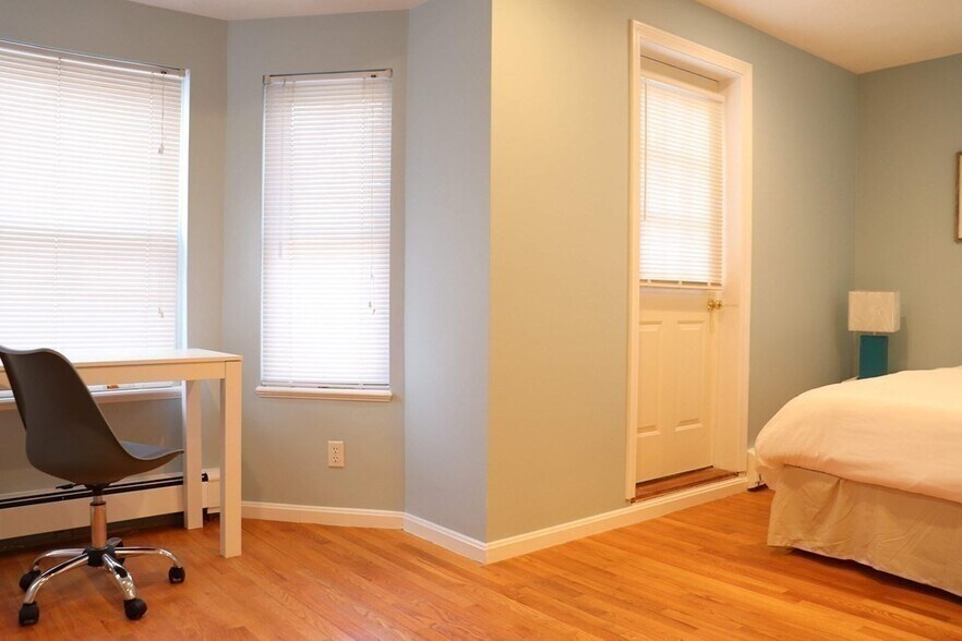 Building Photo - 12 Regent St