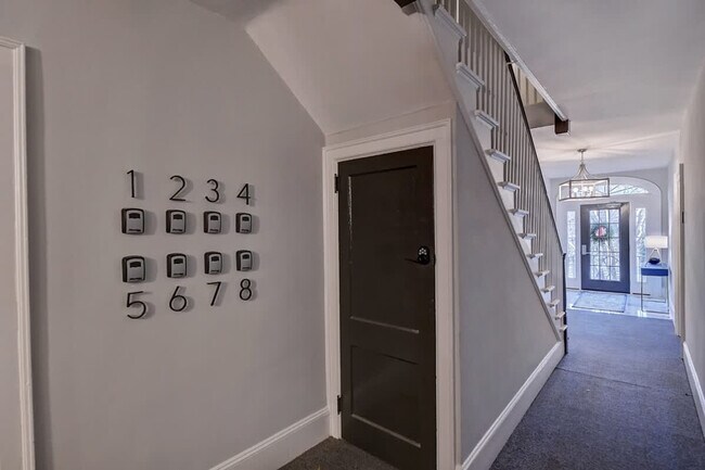 Building Photo - 518 Lamar Ave