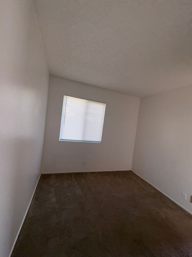 Building Photo - 731 Northampton Dr
