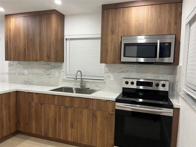 Building Photo - 108 Caribbean Ave