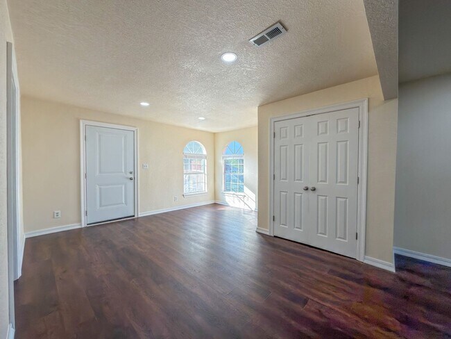 Building Photo - Fully Remodeled 3 Bed, 2 Bath Home in Fort...