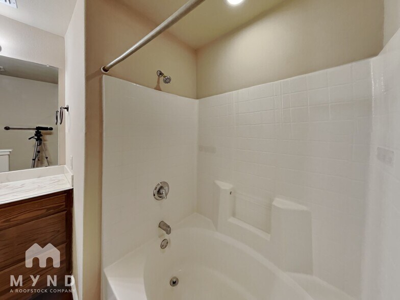 Building Photo - 124 Jolin Ln