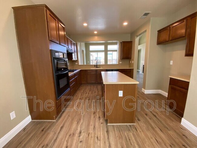 Building Photo - 1424 N Oliveto Ct