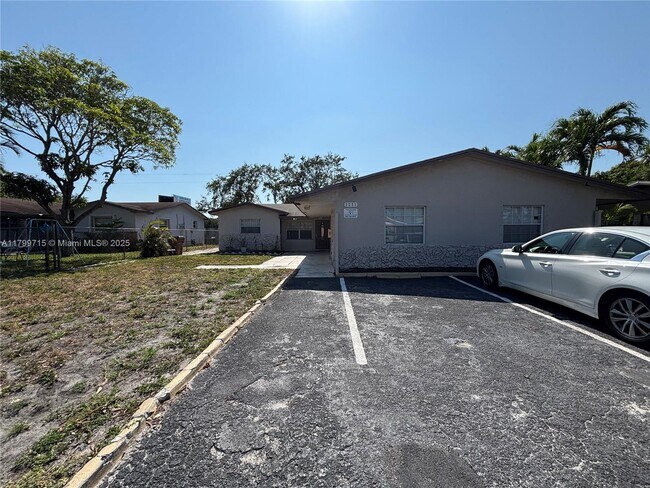 Primary Photo - 1251 SW 11th Ave
