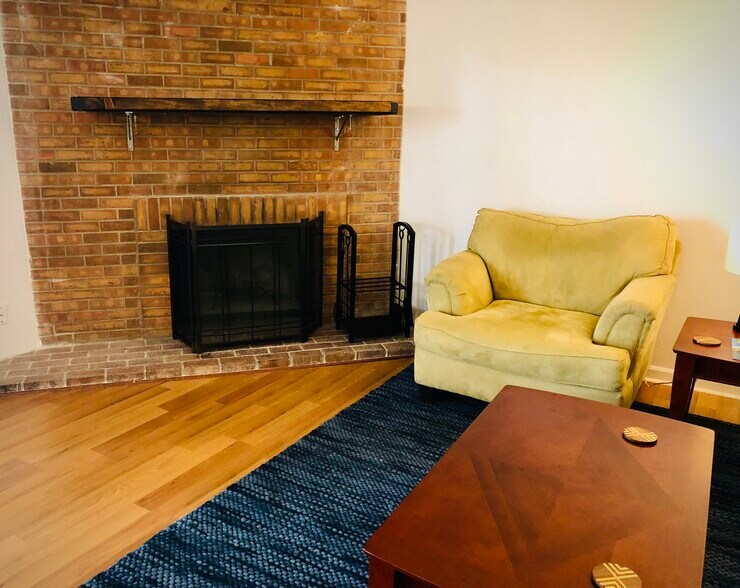 Building Photo - 3349 S Monaco Pky