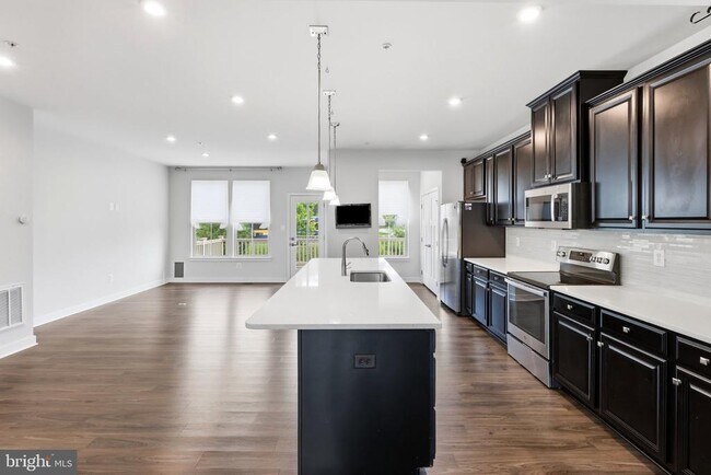 Building Photo - 5714 Richmanor Terrace