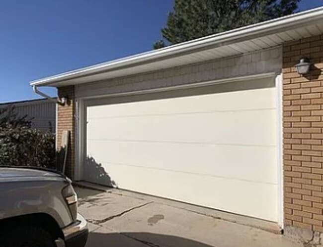 Building Photo - 299 N Highland Dr