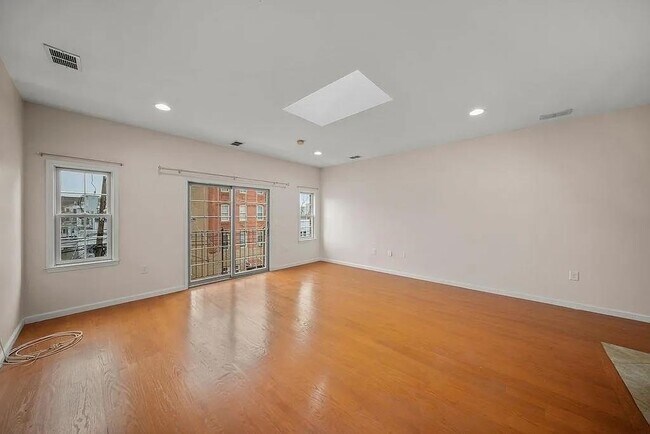 Building Photo - 41 Wright Ave