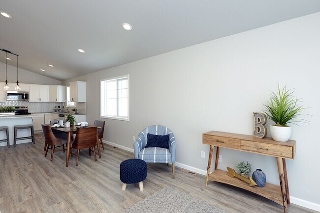 Building Photo - 813 United Dr