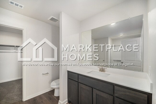 Building Photo - 933 Burlington Ave