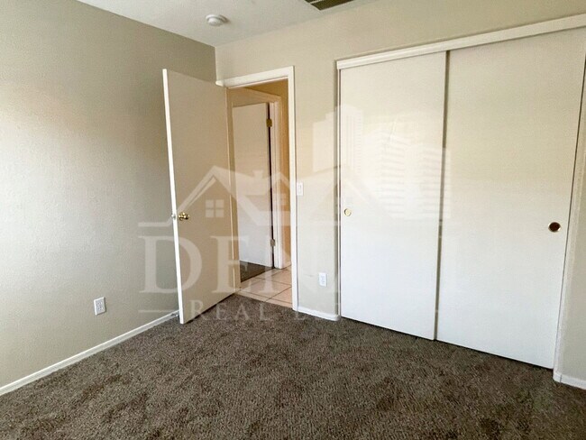 Building Photo - 7220 S 55th Dr