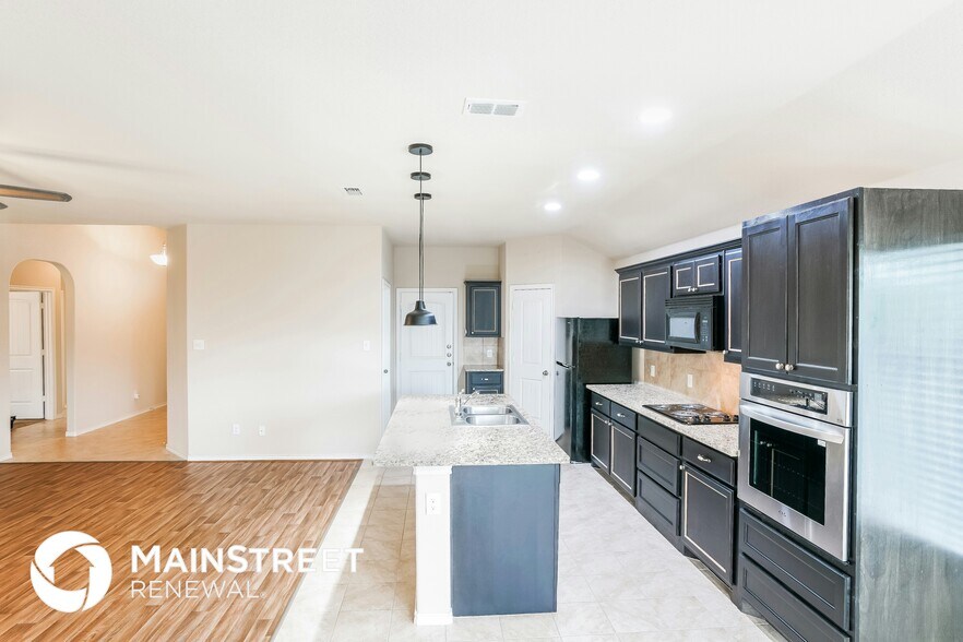 Building Photo - 632 River Rock Rd