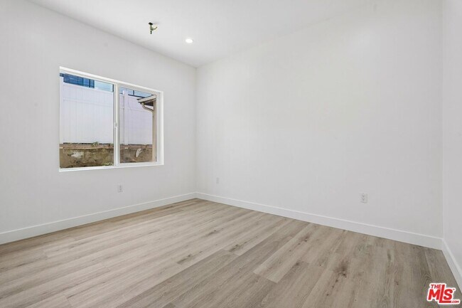 Building Photo - 1434 Beverwil Dr
